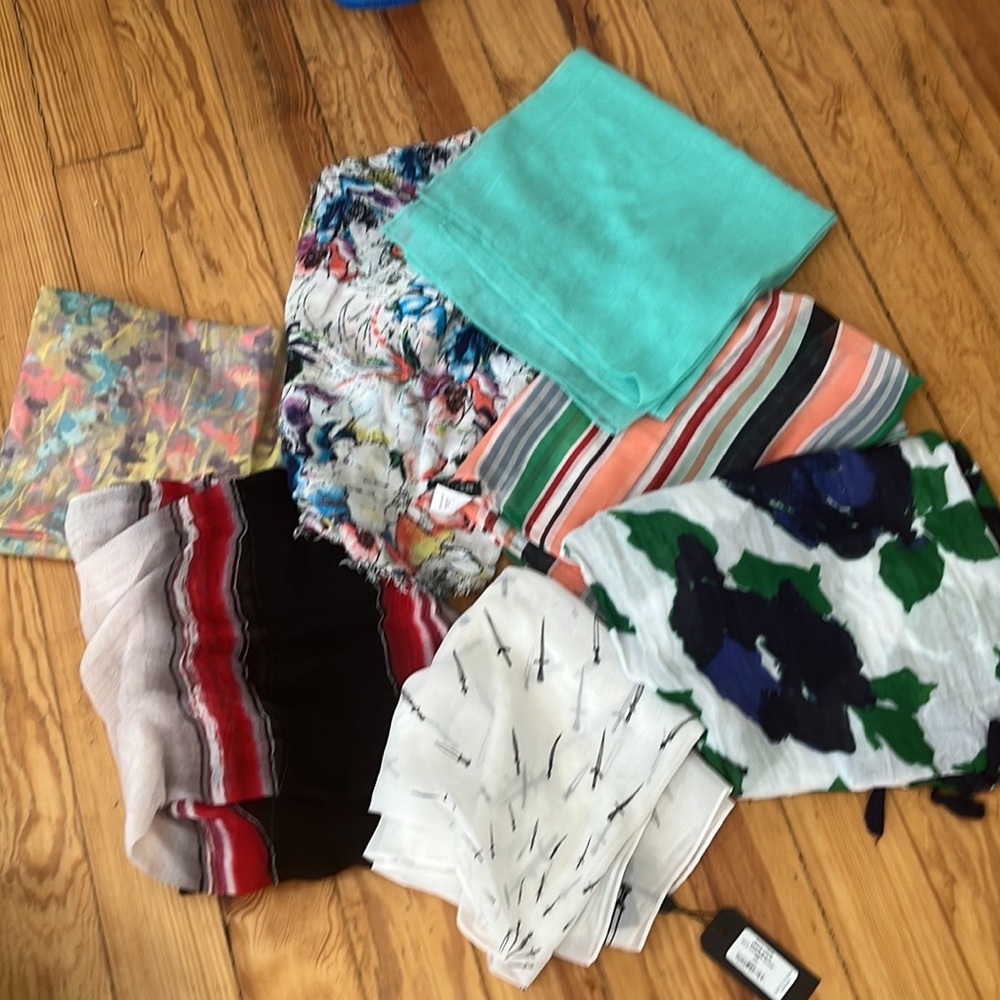 So many scarfs